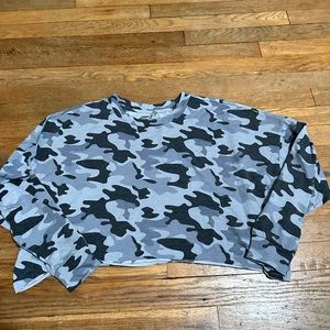 Camo cropped long sleeve